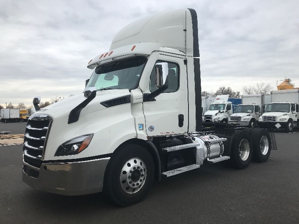 Day Cab Tractor-Heavy Duty Tractors-Freightliner-2021-T11664ST-Swedesboro-NJ-202,311\n\t\tmiles-$ 63,750 - Image 3