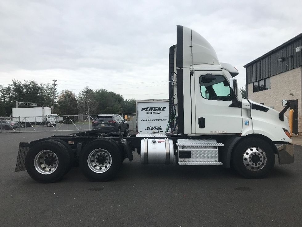 Day Cab Tractor-Heavy Duty Tractors-Freightliner-2021-T11664ST-Swedesboro-NJ-202,311\n\t\tmiles-$ 63,750 - Image 8