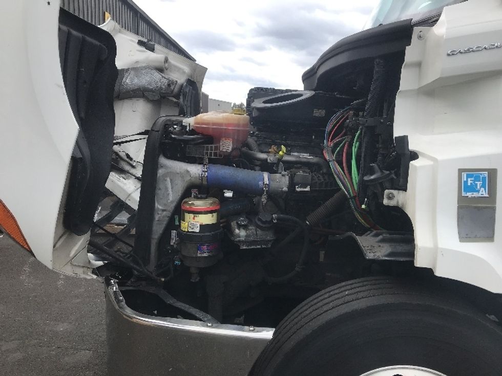 Day Cab Tractor-Heavy Duty Tractors-Freightliner-2021-T11664ST-Swedesboro-NJ-231,061\n\t\tmiles-$ 62,250 - Image 16