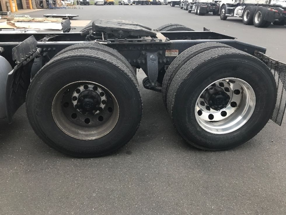 Day Cab Tractor-Heavy Duty Tractors-Freightliner-2021-T11664ST-Swedesboro-NJ-231,061\n\t\tmiles-$ 62,250 - Image 18