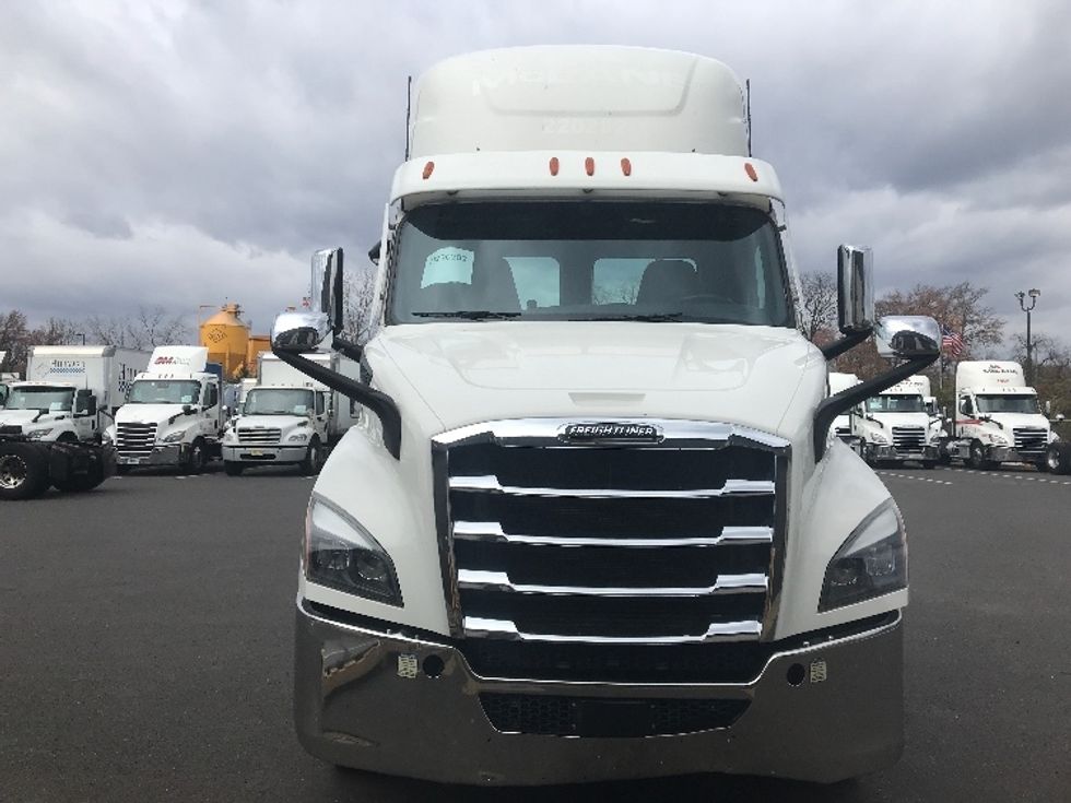 Day Cab Tractor-Heavy Duty Tractors-Freightliner-2021-T11664ST-Swedesboro-NJ-231,061\n\t\tmiles-$ 62,250 - Image 2