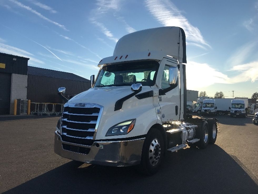 Day Cab Tractor-Heavy Duty Tractors-Freightliner-2021-T11664ST-Swedesboro-NJ-231,061\n\t\tmiles-$ 62,250 - Image 3