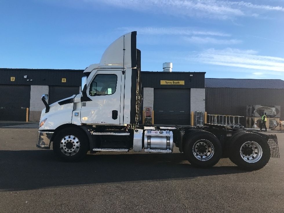 Day Cab Tractor-Heavy Duty Tractors-Freightliner-2021-T11664ST-Swedesboro-NJ-231,061\n\t\tmiles-$ 62,250 - Image 4
