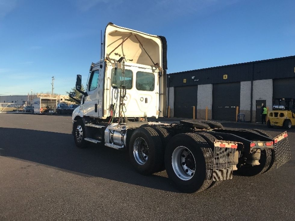 Day Cab Tractor-Heavy Duty Tractors-Freightliner-2021-T11664ST-Swedesboro-NJ-231,061\n\t\tmiles-$ 62,250 - Image 5