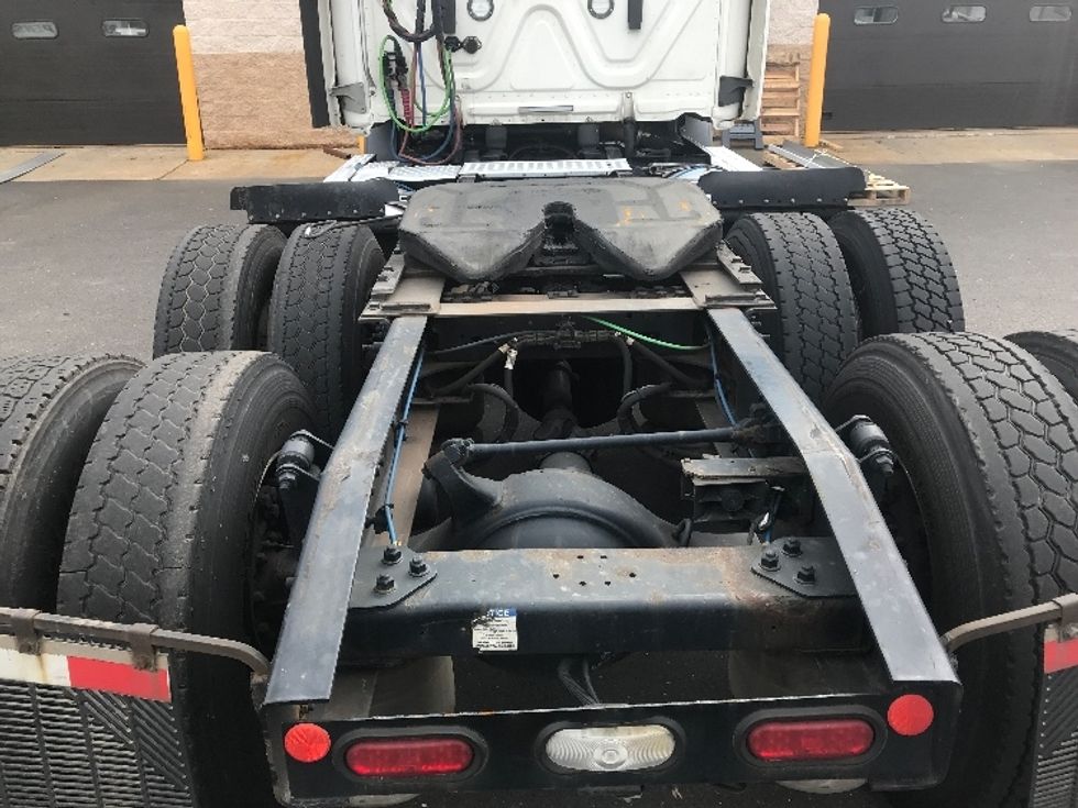 Day Cab Tractor-Heavy Duty Tractors-Freightliner-2021-T11664ST-Swedesboro-NJ-231,061\n\t\tmiles-$ 62,250 - Image 6