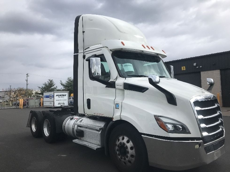 Day Cab Tractor-Heavy Duty Tractors-Freightliner-2021-T11664ST-Swedesboro-NJ-248,873\n\t\tmiles-$ 61,500 - Image 1