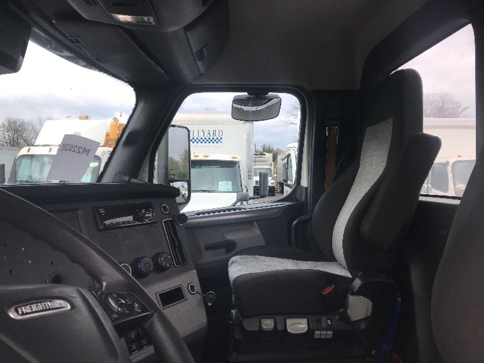 Day Cab Tractor-Heavy Duty Tractors-Freightliner-2021-T11664ST-Swedesboro-NJ-248,873\n\t\tmiles-$ 61,500 - Image 10