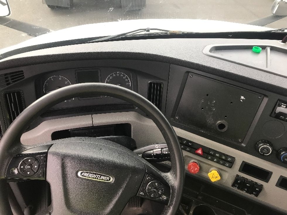 Day Cab Tractor-Heavy Duty Tractors-Freightliner-2021-T11664ST-Swedesboro-NJ-248,873\n\t\tmiles-$ 61,500 - Image 11