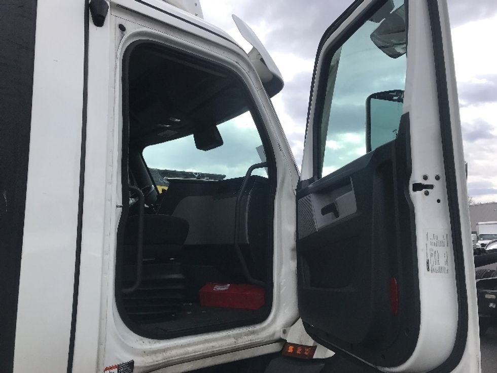 Day Cab Tractor-Heavy Duty Tractors-Freightliner-2021-T11664ST-Swedesboro-NJ-248,873\n\t\tmiles-$ 61,500 - Image 12