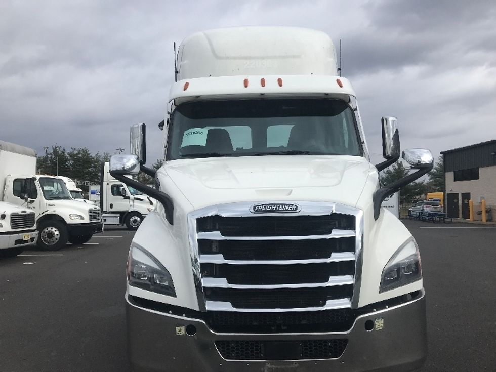 2021 Freightliner Cascadia 116" Day cab photo 2