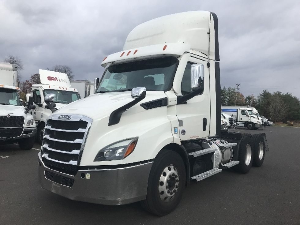2021 Freightliner Cascadia 116" Day cab photo 3