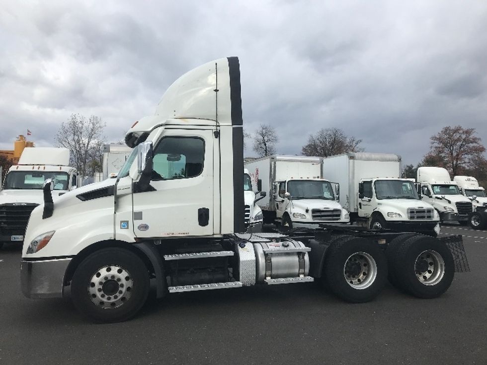 2021 Freightliner Cascadia 116" Day cab photo 4