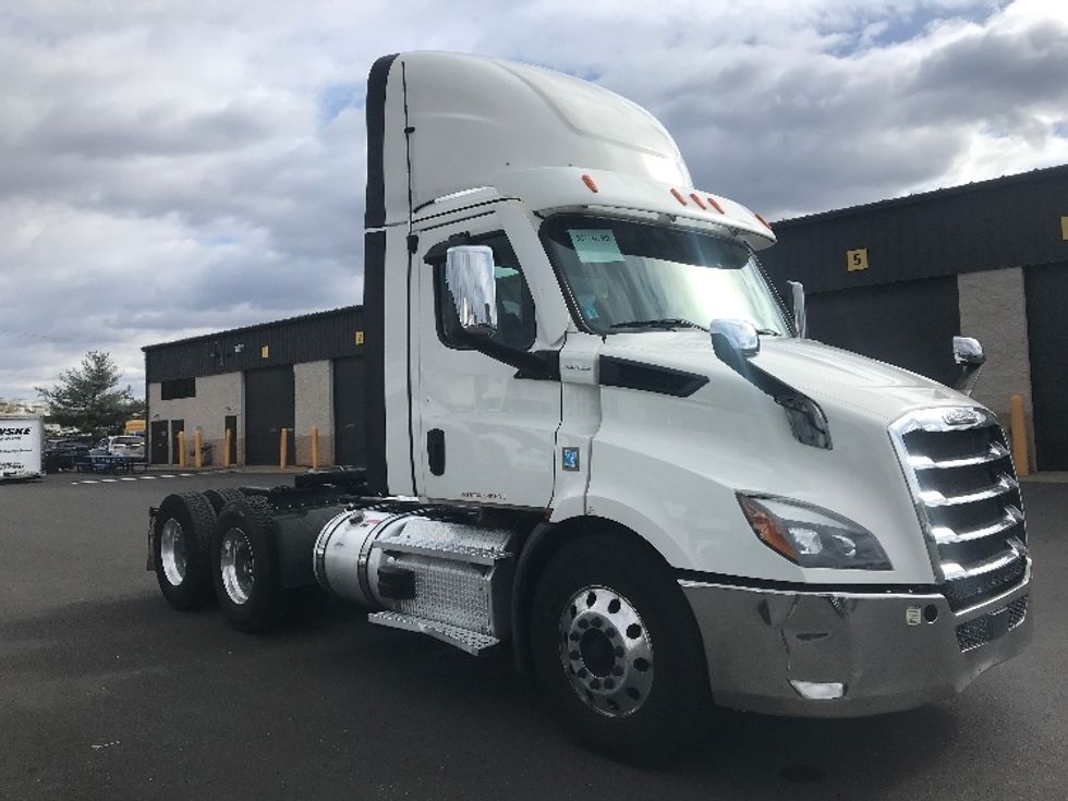 Day Cab Tractor-Heavy Duty Tractors-Freightliner-2021-T11664ST-Swedesboro-NJ-256,481\n\t\tmiles-$ 61,000 - Image 1