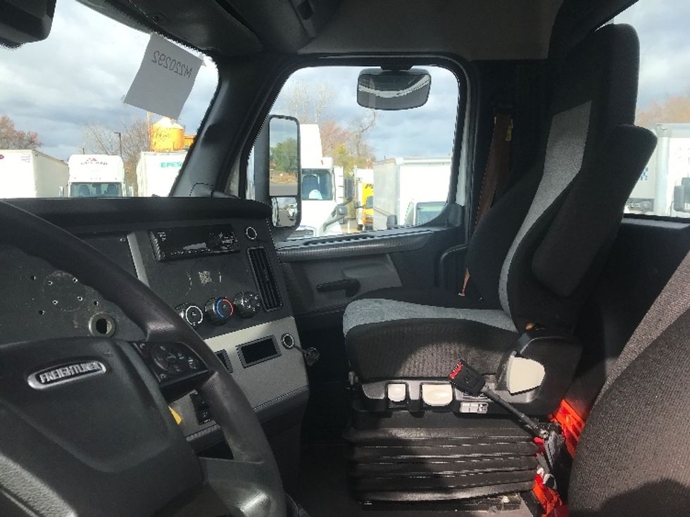 Day Cab Tractor-Heavy Duty Tractors-Freightliner-2021-T11664ST-Swedesboro-NJ-256,481\n\t\tmiles-$ 61,000 - Image 10