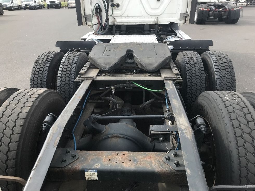 Day Cab Tractor-Heavy Duty Tractors-Freightliner-2021-T11664ST-Swedesboro-NJ-256,481\n\t\tmiles-$ 61,000 - Image 6