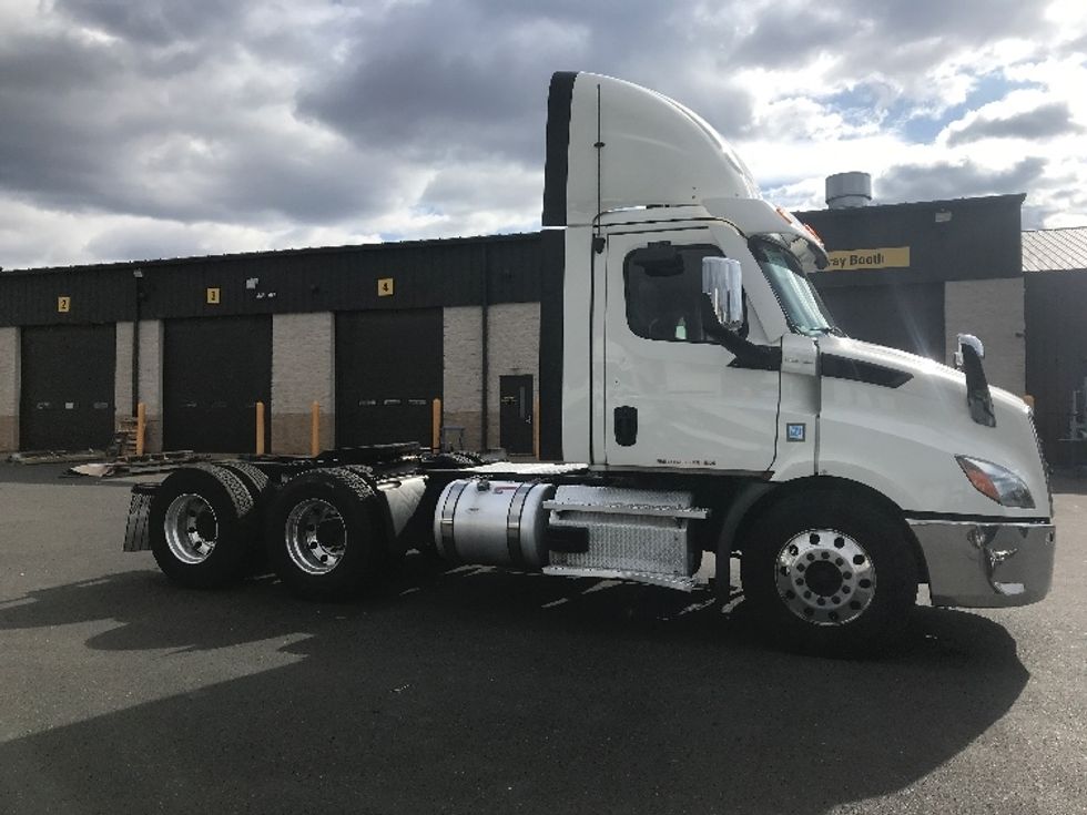 Day Cab Tractor-Heavy Duty Tractors-Freightliner-2021-T11664ST-Swedesboro-NJ-256,481\n\t\tmiles-$ 61,000 - Image 8