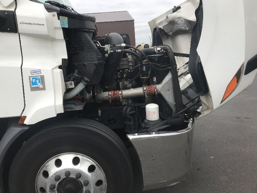 Day Cab Tractor-Heavy Duty Tractors-Freightliner-2021-T11664ST-Swedesboro-NJ-257,467\n\t\tmiles-$ 61,000 - Image 15