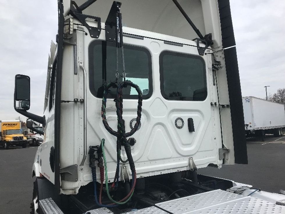 Day Cab Tractor-Heavy Duty Tractors-Freightliner-2021-T11664ST-Swedesboro-NJ-257,467\n\t\tmiles-$ 61,000 - Image 19