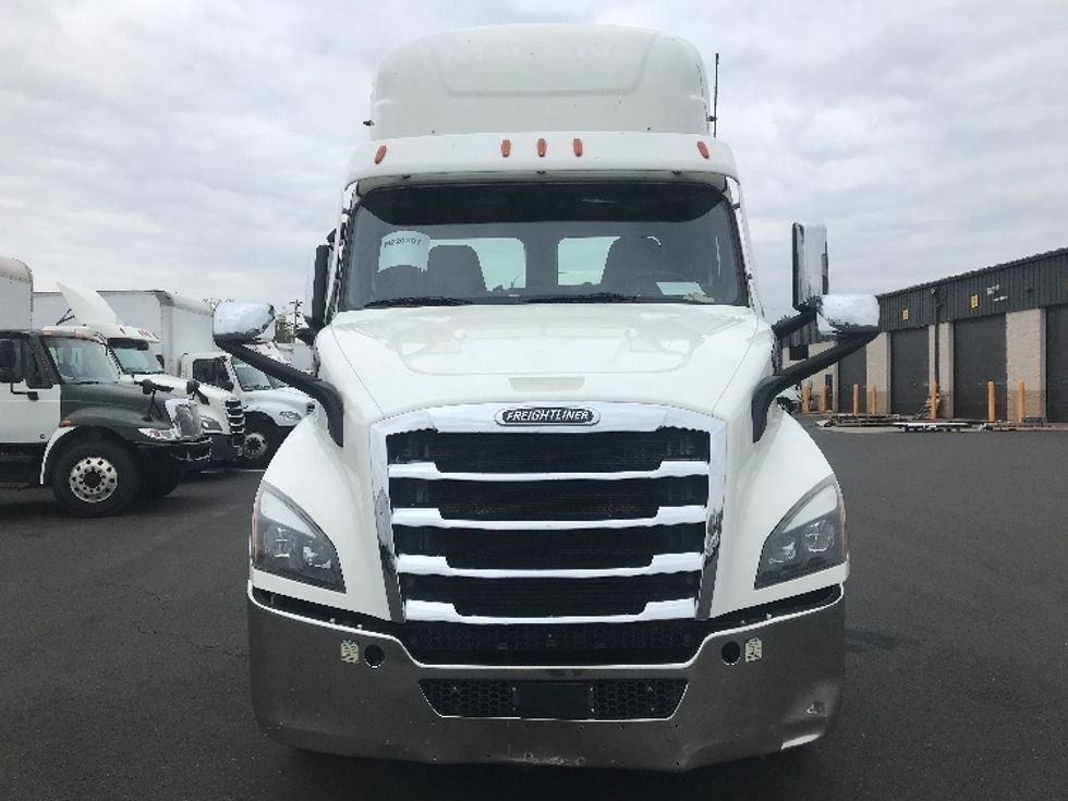 Day Cab Tractor-Heavy Duty Tractors-Freightliner-2021-T11664ST-Swedesboro-NJ-257,467\n\t\tmiles-$ 61,000 - Image 2