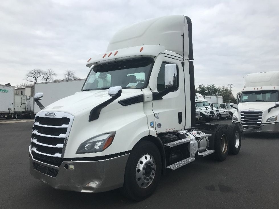 Day Cab Tractor-Heavy Duty Tractors-Freightliner-2021-T11664ST-Swedesboro-NJ-257,467\n\t\tmiles-$ 61,000 - Image 3