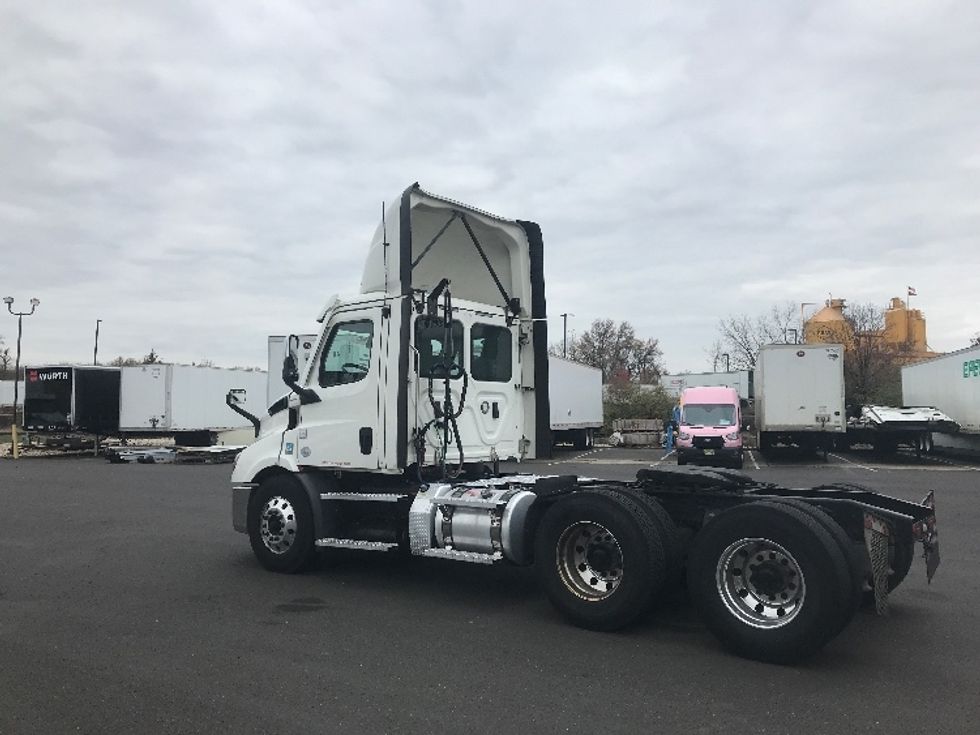 Day Cab Tractor-Heavy Duty Tractors-Freightliner-2021-T11664ST-Swedesboro-NJ-257,467\n\t\tmiles-$ 61,000 - Image 5