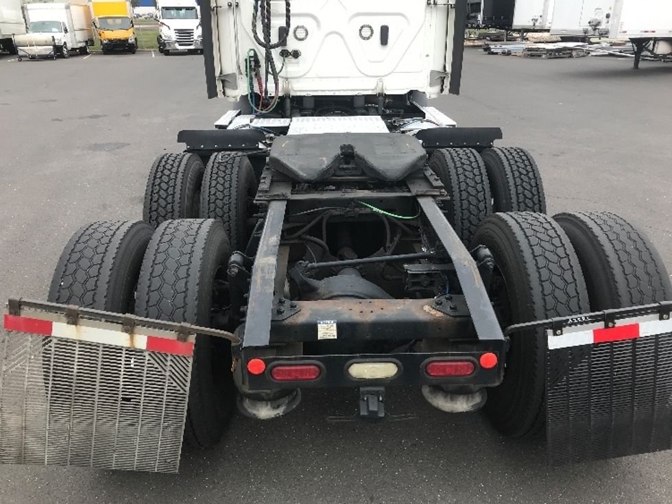 Day Cab Tractor-Heavy Duty Tractors-Freightliner-2021-T11664ST-Swedesboro-NJ-257,467\n\t\tmiles-$ 61,000 - Image 6