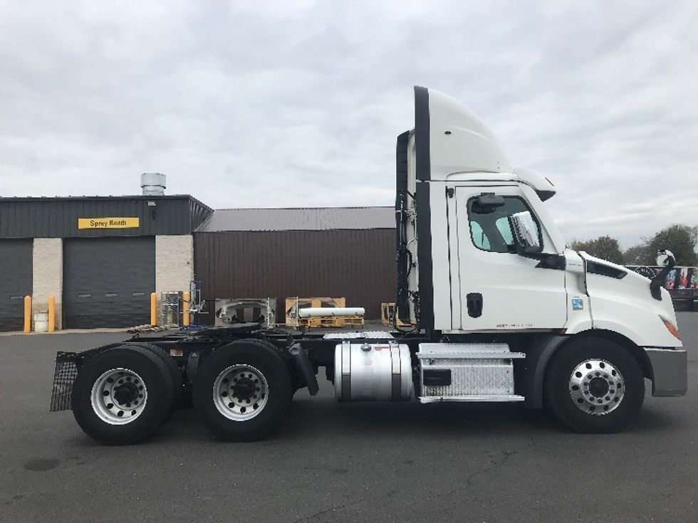 Day Cab Tractor-Heavy Duty Tractors-Freightliner-2021-T11664ST-Swedesboro-NJ-257,467\n\t\tmiles-$ 61,000 - Image 8