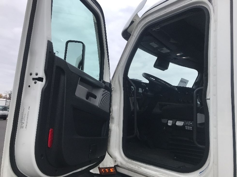 Day Cab Tractor-Heavy Duty Tractors-Freightliner-2021-T11664ST-Swedesboro-NJ-257,467\n\t\tmiles-$ 61,000 - Image 9