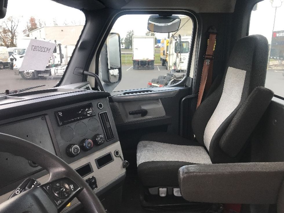 Day Cab Tractor-Heavy Duty Tractors-Freightliner-2021-T11664ST-Swedesboro-NJ-260,403\n\t\tmiles-$ 61,000 - Image 10