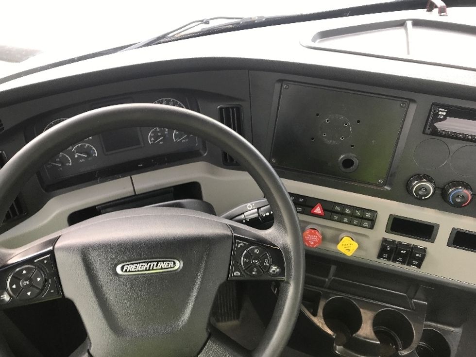 Day Cab Tractor-Heavy Duty Tractors-Freightliner-2021-T11664ST-Swedesboro-NJ-260,403\n\t\tmiles-$ 61,000 - Image 11