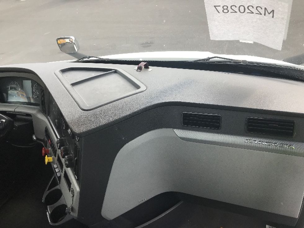 Day Cab Tractor-Heavy Duty Tractors-Freightliner-2021-T11664ST-Swedesboro-NJ-260,403\n\t\tmiles-$ 61,000 - Image 13