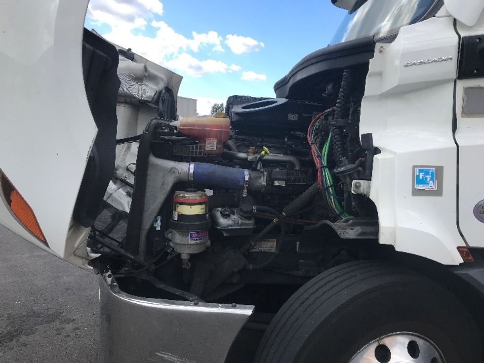 Day Cab Tractor-Heavy Duty Tractors-Freightliner-2021-T11664ST-Swedesboro-NJ-260,403\n\t\tmiles-$ 61,000 - Image 16