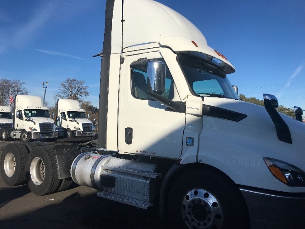 Day Cab Tractor-Heavy Duty Tractors-Freightliner-2021-T11664ST-Swedesboro-NJ-260,403\n\t\tmiles-$ 61,000 - Image 17