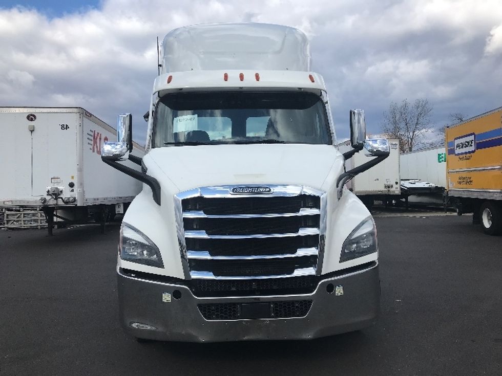 Day Cab Tractor-Heavy Duty Tractors-Freightliner-2021-T11664ST-Swedesboro-NJ-260,403\n\t\tmiles-$ 61,000 - Image 2