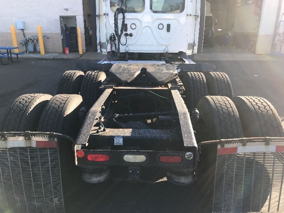 Day Cab Tractor-Heavy Duty Tractors-Freightliner-2021-T11664ST-Swedesboro-NJ-260,403\n\t\tmiles-$ 61,000 - Image 6