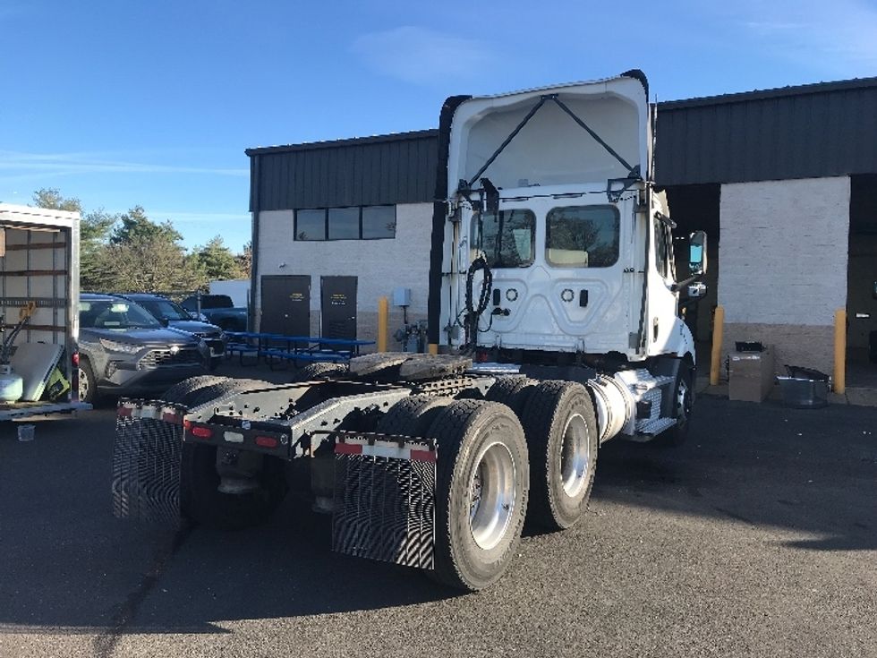 Day Cab Tractor-Heavy Duty Tractors-Freightliner-2021-T11664ST-Swedesboro-NJ-260,403\n\t\tmiles-$ 61,000 - Image 7