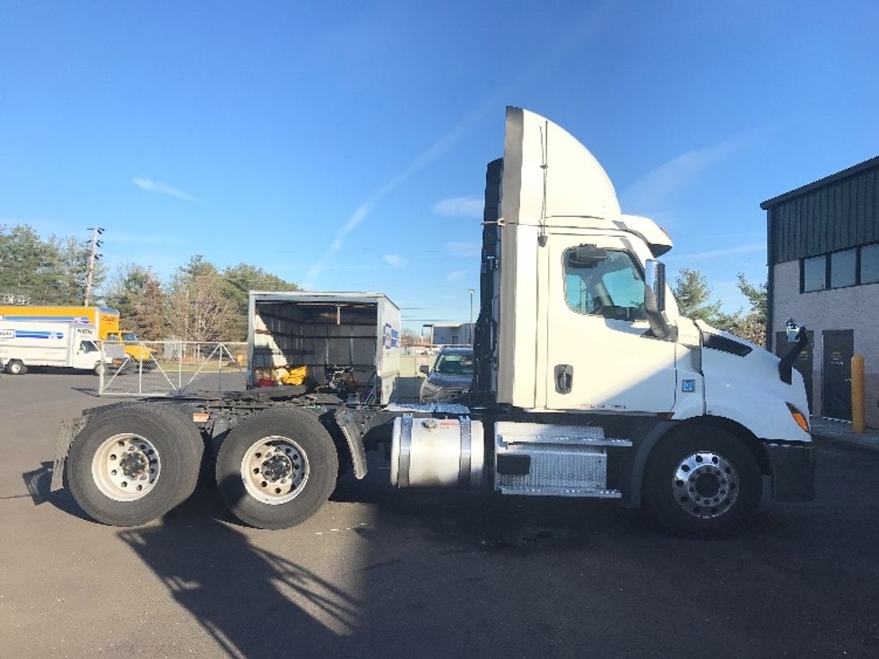 Day Cab Tractor-Heavy Duty Tractors-Freightliner-2021-T11664ST-Swedesboro-NJ-260,403\n\t\tmiles-$ 61,000 - Image 8