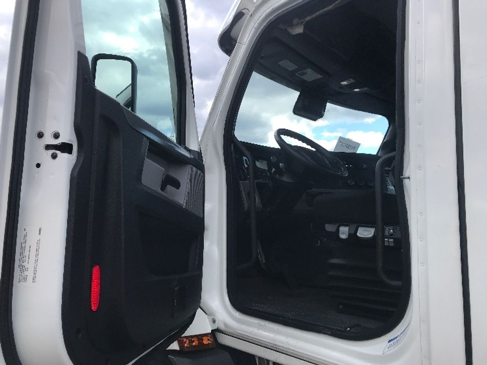 Day Cab Tractor-Heavy Duty Tractors-Freightliner-2021-T11664ST-Swedesboro-NJ-260,403\n\t\tmiles-$ 61,000 - Image 9