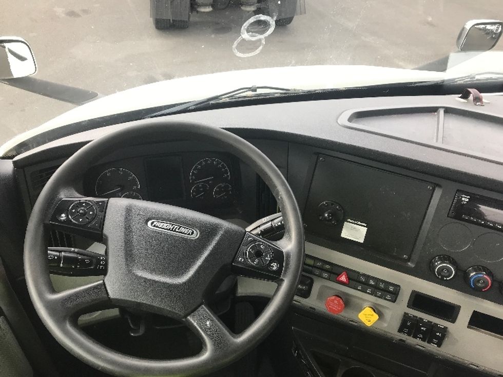 Day Cab Tractor-Heavy Duty Tractors-Freightliner-2021-T11664ST-Swedesboro-NJ-263,792\n\t\tmiles-$ 60,750 - Image 11