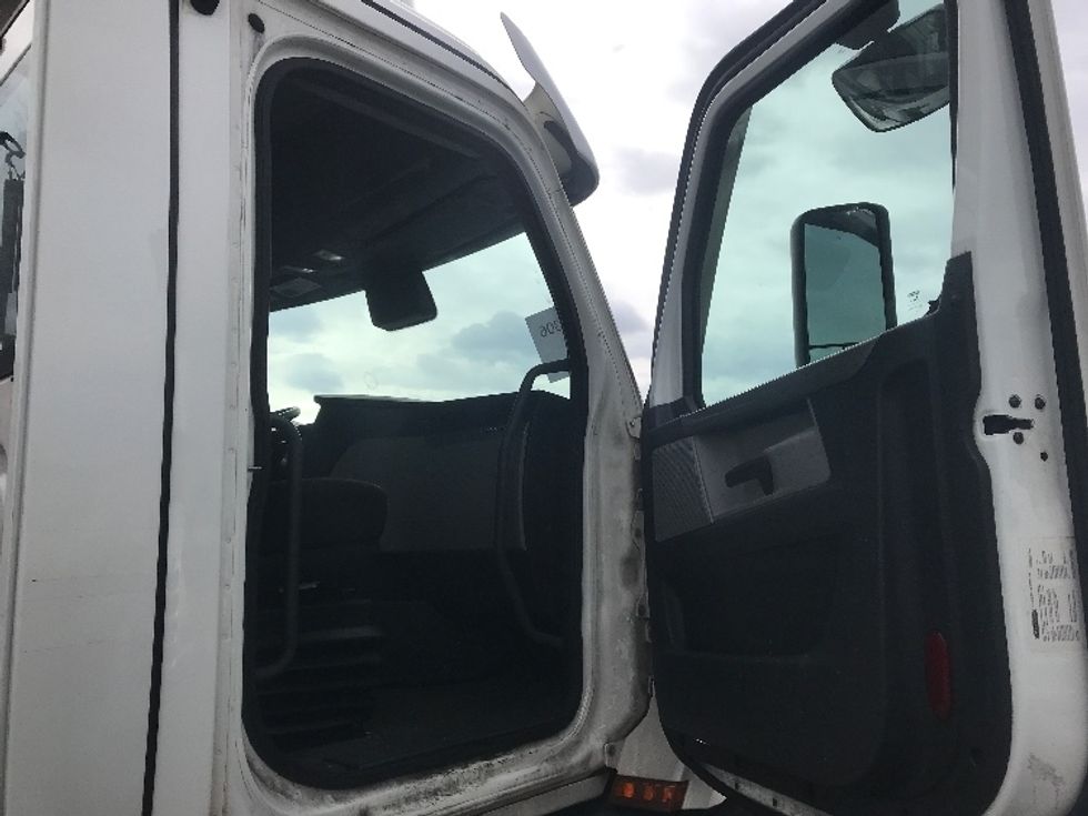 Day Cab Tractor-Heavy Duty Tractors-Freightliner-2021-T11664ST-Swedesboro-NJ-263,792\n\t\tmiles-$ 60,750 - Image 12