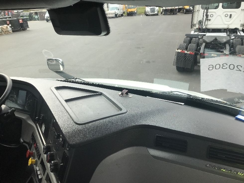 Day Cab Tractor-Heavy Duty Tractors-Freightliner-2021-T11664ST-Swedesboro-NJ-263,792\n\t\tmiles-$ 60,750 - Image 13