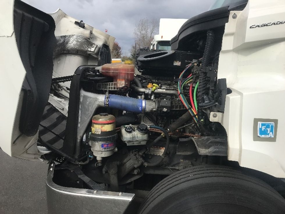 Day Cab Tractor-Heavy Duty Tractors-Freightliner-2021-T11664ST-Swedesboro-NJ-263,792\n\t\tmiles-$ 60,750 - Image 16