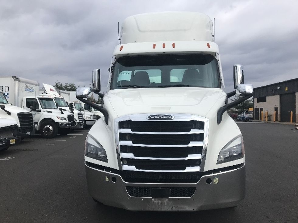 Day Cab Tractor-Heavy Duty Tractors-Freightliner-2021-T11664ST-Swedesboro-NJ-263,792\n\t\tmiles-$ 60,750 - Image 2