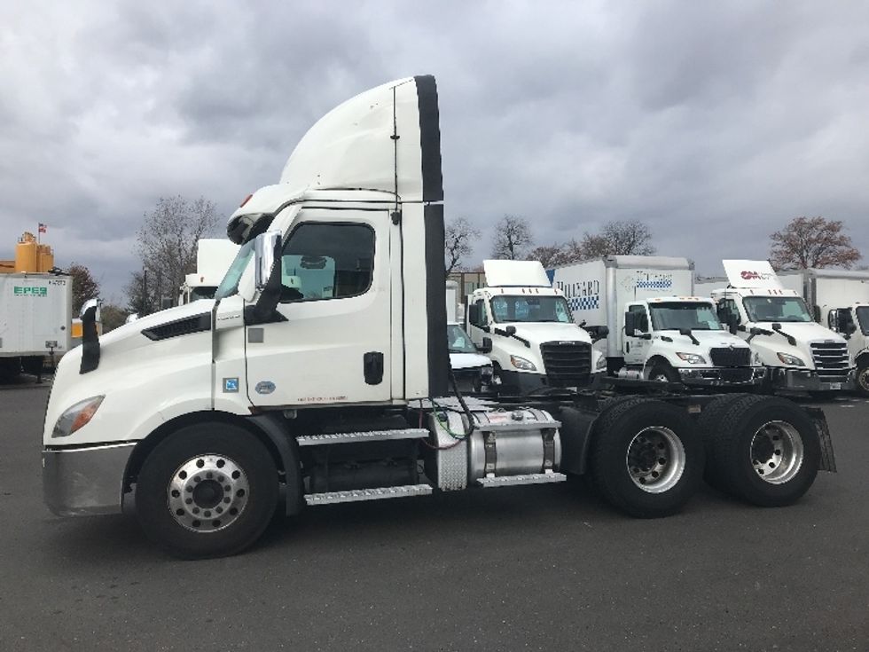 Day Cab Tractor-Heavy Duty Tractors-Freightliner-2021-T11664ST-Swedesboro-NJ-263,792\n\t\tmiles-$ 60,750 - Image 4
