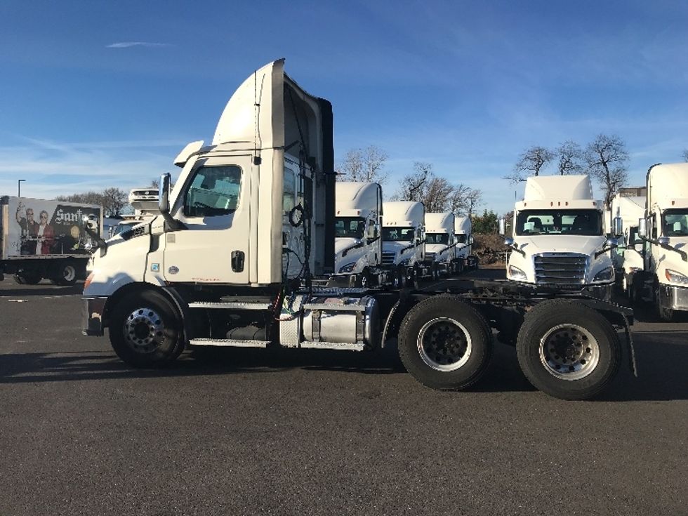 Day Cab Tractor-Heavy Duty Tractors-Freightliner-2021-T11664ST-Swedesboro-NJ-263,792\n\t\tmiles-$ 60,750 - Image 7