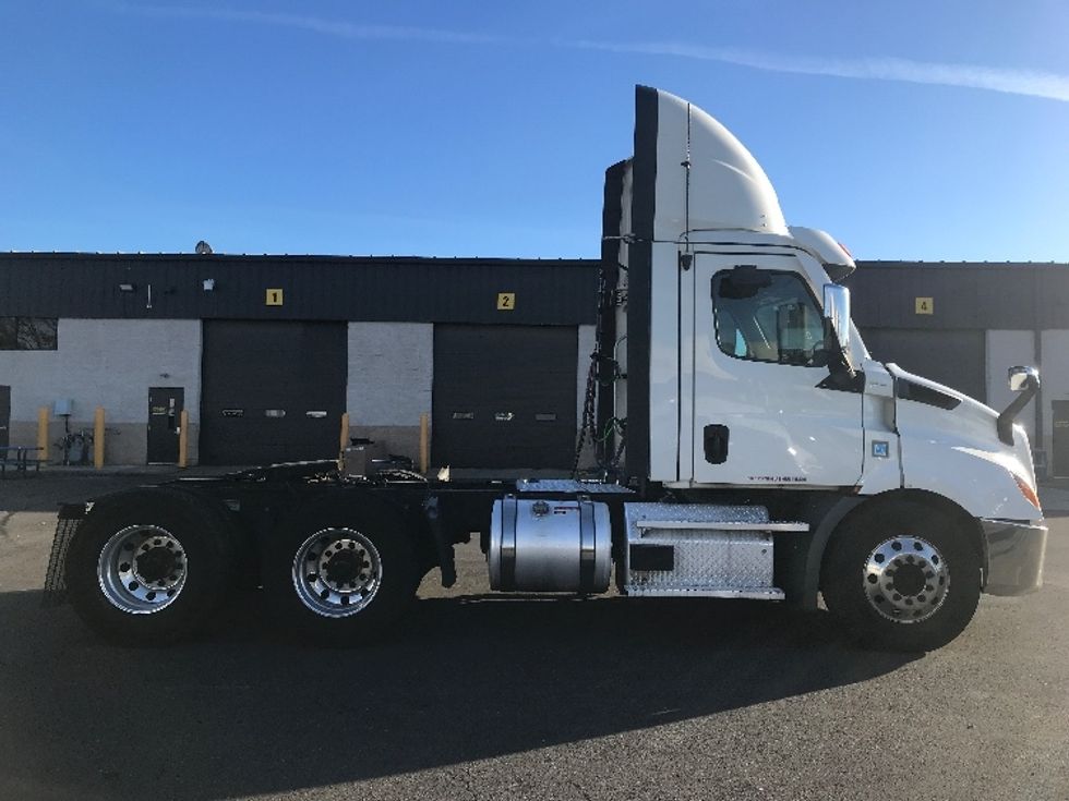 Day Cab Tractor-Heavy Duty Tractors-Freightliner-2021-T11664ST-Swedesboro-NJ-263,792\n\t\tmiles-$ 60,750 - Image 8
