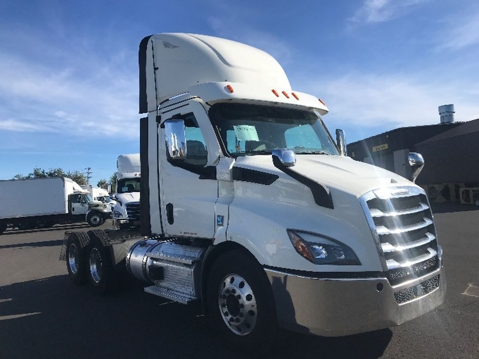 Day Cab Tractor-Heavy Duty Tractors-Freightliner-2021-T11664ST-Swedesboro-NJ-267,987\n\t\tmiles-$ 60,500 - Image 1