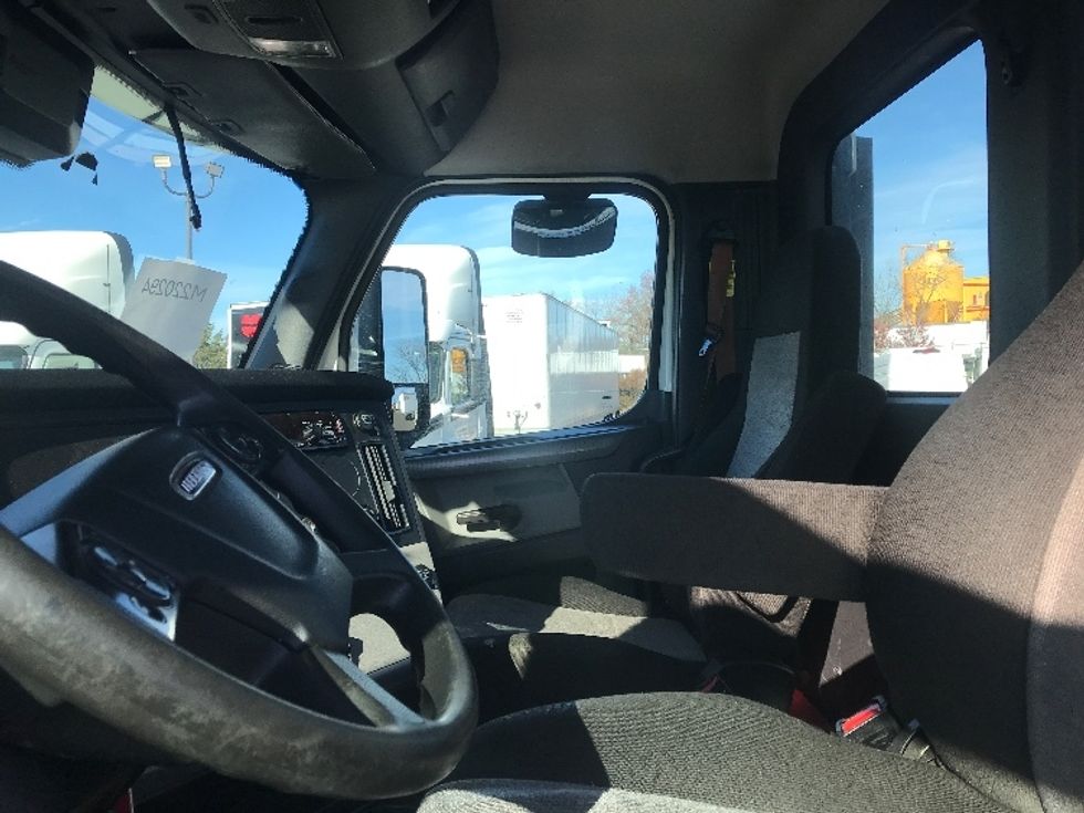 Day Cab Tractor-Heavy Duty Tractors-Freightliner-2021-T11664ST-Swedesboro-NJ-267,987\n\t\tmiles-$ 60,500 - Image 10