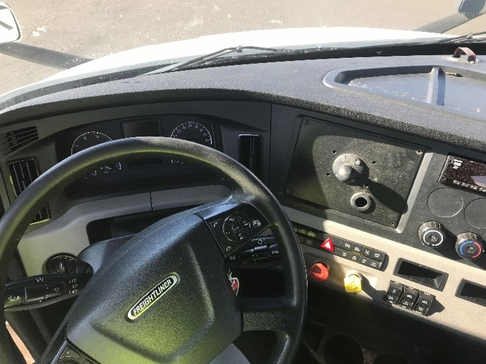 Day Cab Tractor-Heavy Duty Tractors-Freightliner-2021-T11664ST-Swedesboro-NJ-267,987\n\t\tmiles-$ 60,500 - Image 11
