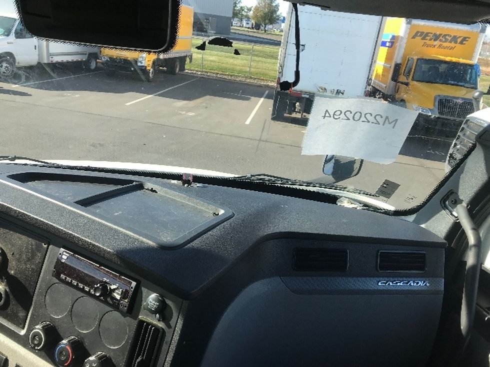 Day Cab Tractor-Heavy Duty Tractors-Freightliner-2021-T11664ST-Swedesboro-NJ-267,987\n\t\tmiles-$ 60,500 - Image 13